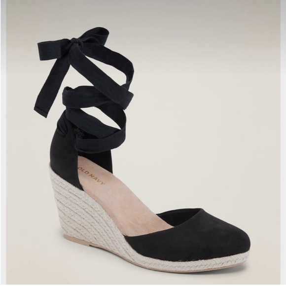 Old Navy Black Ballerina Closed Toed Wedges - Picture 6 of 6
